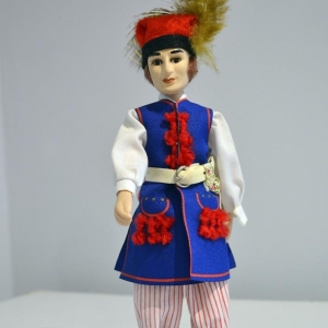Strój krakowski wschodni, lalka porcelanowa, wys. 20 cm.